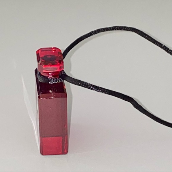 CHANEL Paris No 5 L’eau Red Plexiglass Perfume Bottle Charm Pendant Necklace - Picture 6 of 11